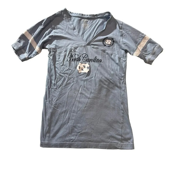 University of North Carolina Tarheels Women’s V-Neck T-Shirt Size‎ Medium - Picture 1 of 3